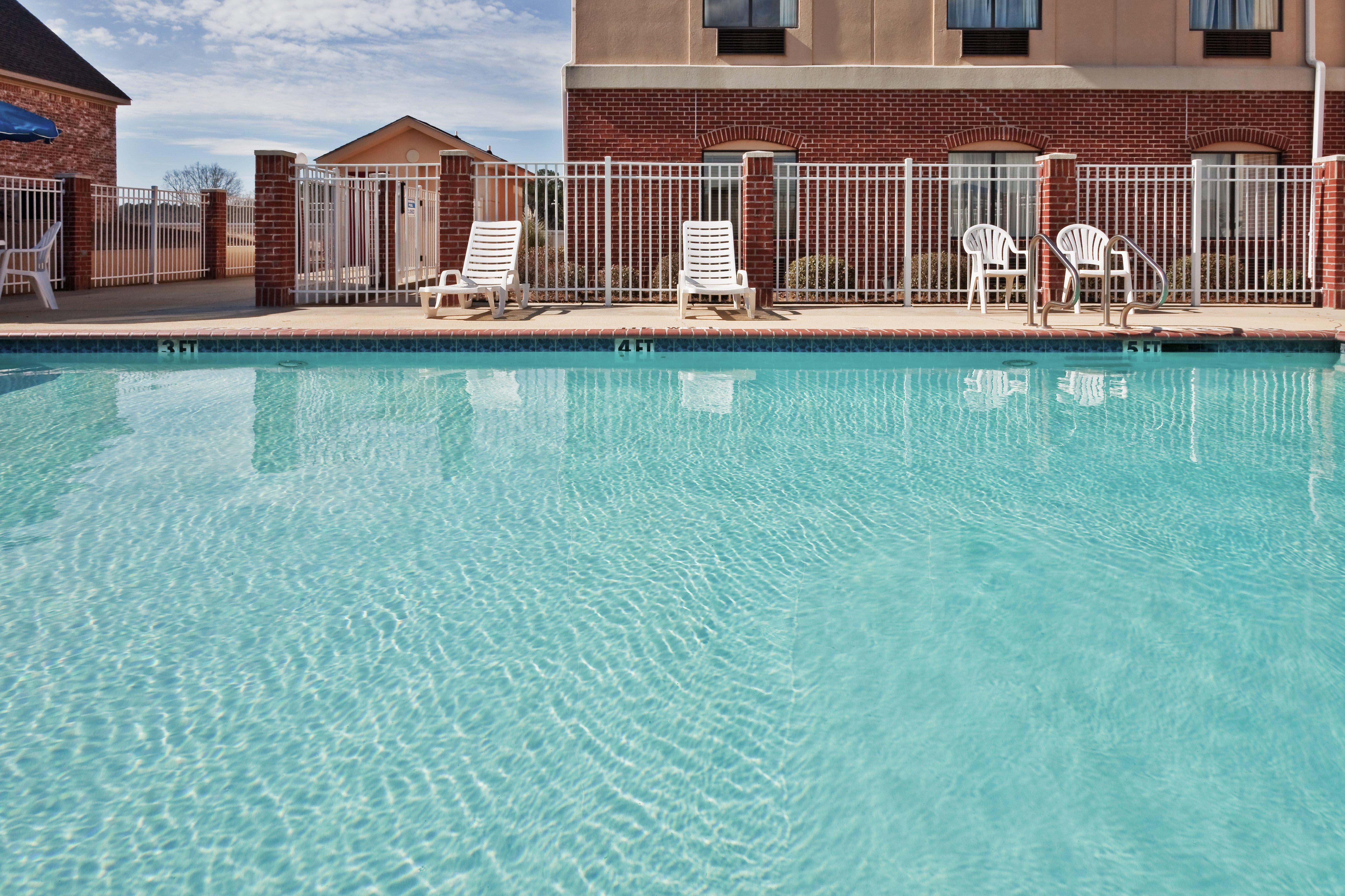 Holiday Inn Express Hotel & Suites Forest By Ihg Exterior foto