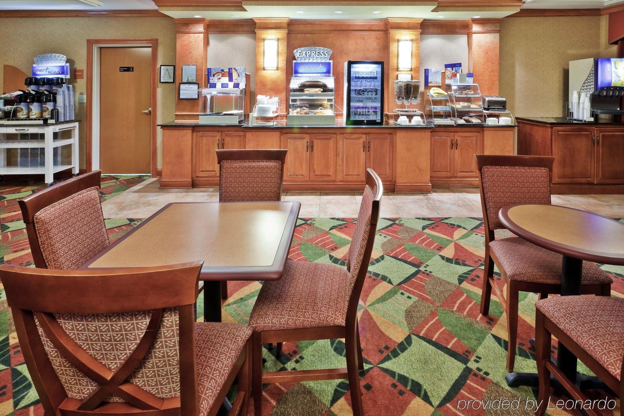 Holiday Inn Express Hotel & Suites Forest By Ihg Exterior foto