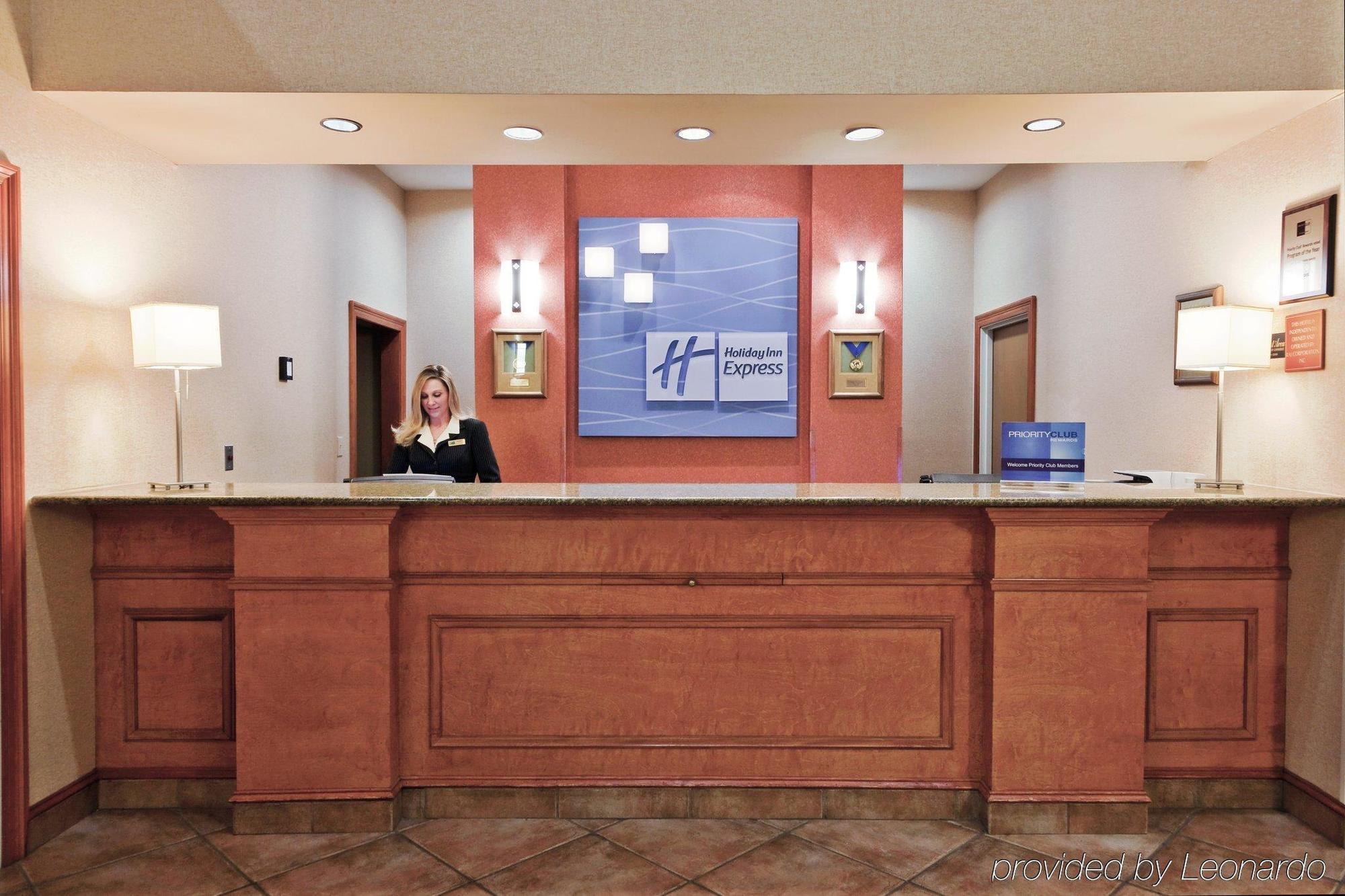 Holiday Inn Express Hotel & Suites Forest By Ihg Exterior foto